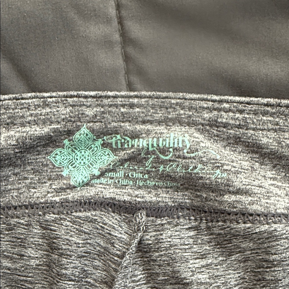 Chic Heather Gray Mini Skirt with built in shorts. Skort size small. - Picture 3 of 4